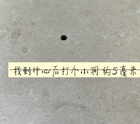 新晃瓷砖空鼓维修公司专业解答在瓷砖铺贴过程中，如果砂料搅拌不均匀，将会带来以下问题