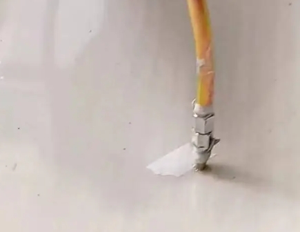 新晃瓷砖空鼓维修公司专业解答在瓷砖铺贴过程中，如果使用的砂料过粗（如全部使用了粗砂），可能会导致以下问题